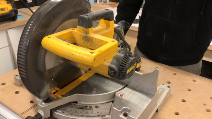HOW TO USE the Dewalt 15-Amp 12_ Single Bevel Compound Miter Saw DWS715