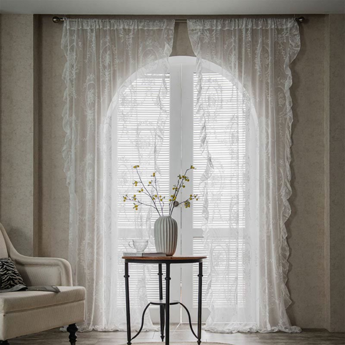 Mixing and Matching bedroom curtains with room style