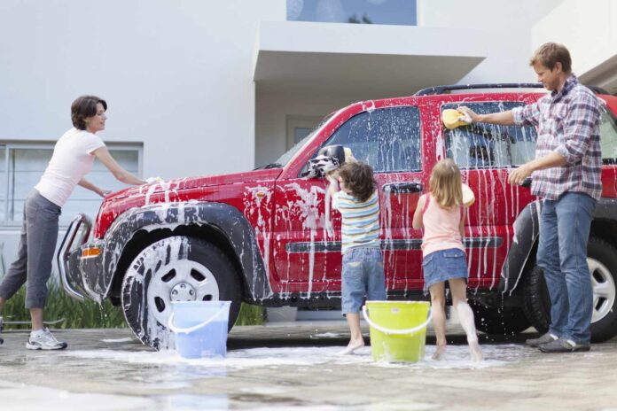 selvittää, kuinka usein autosi tulee pestä