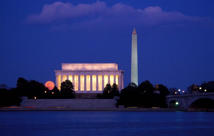 Moonlit Stroll around the National Mall
